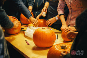 Atlas Halloween time Pumpkin carving activity