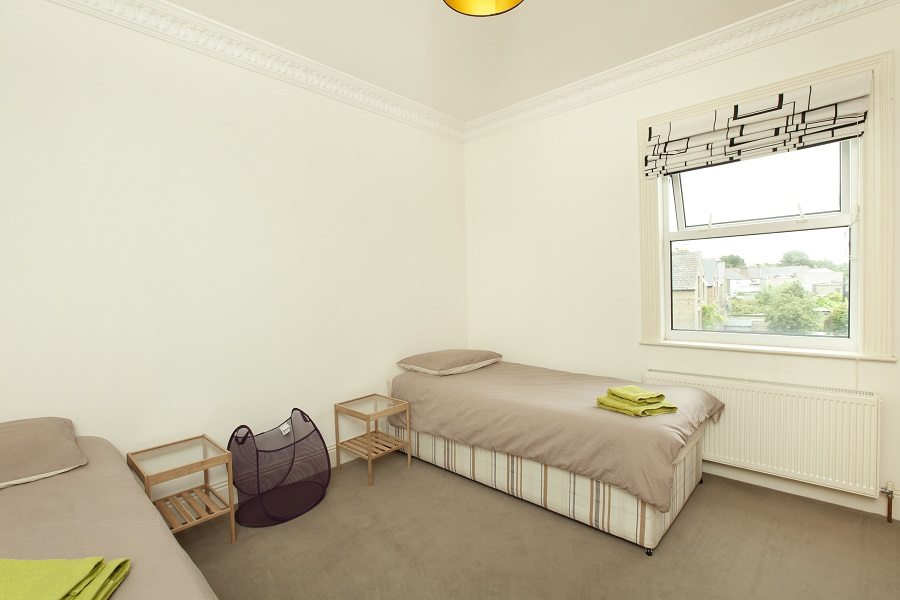 Wide and bright twin room in Terenure student residence