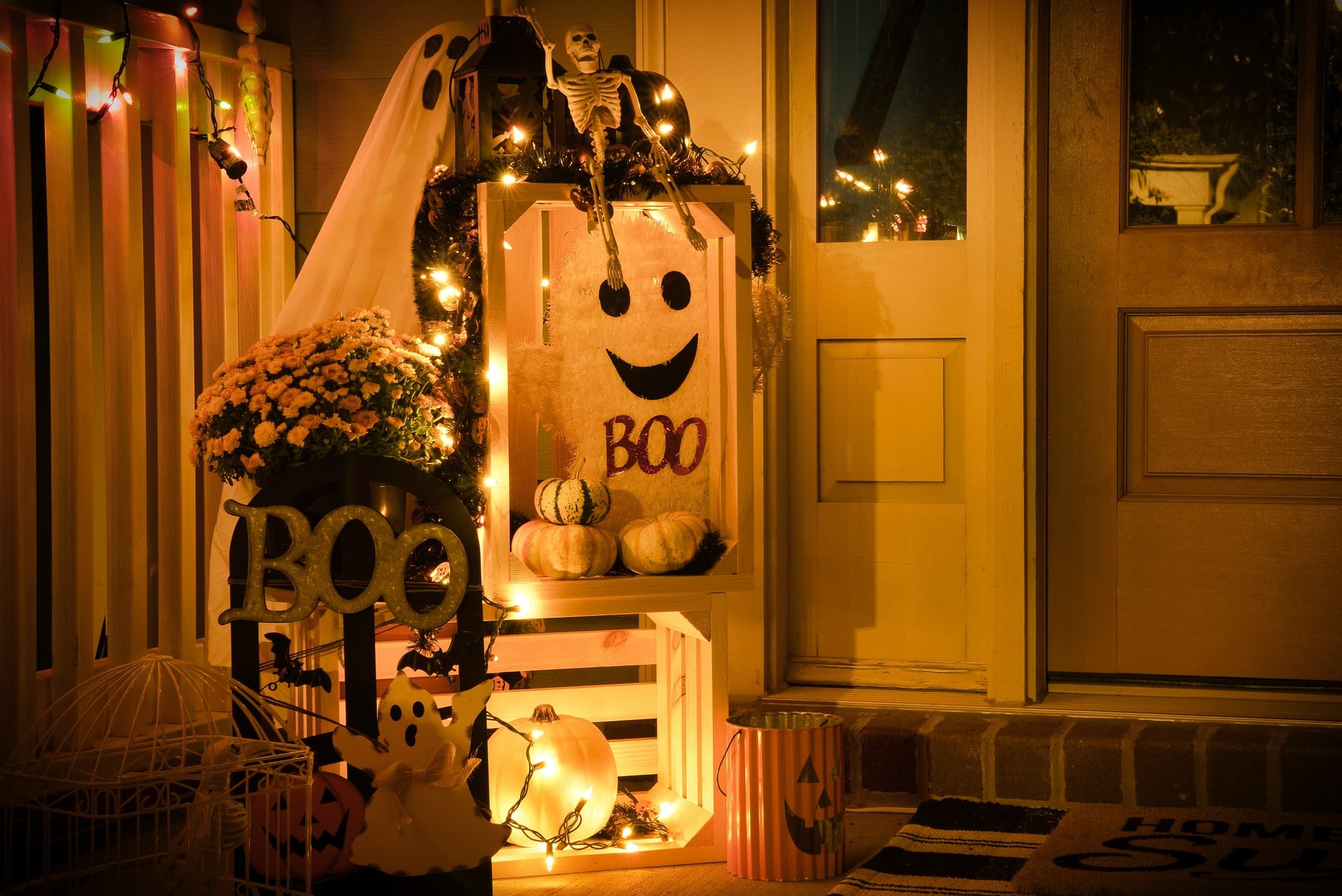 Atlas Language School Halloween Decoration in front of the door
