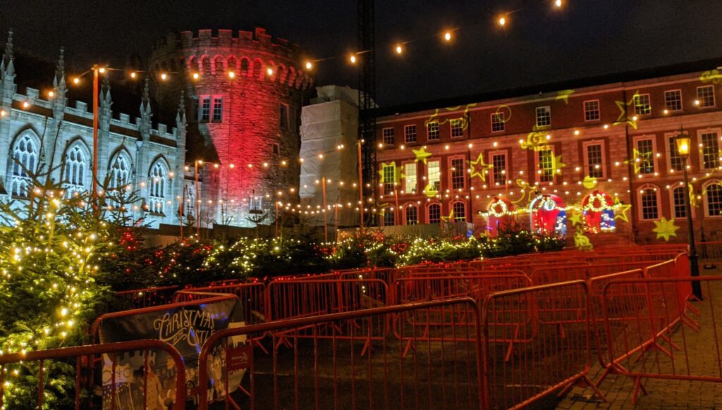 Dublin Christmas on a budget.. Dublin Castle. Christmas Atmosphere. Market 