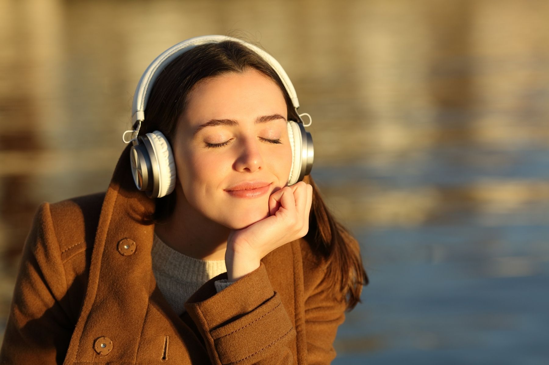 Listening to music in English helps improve your English outside the classroom