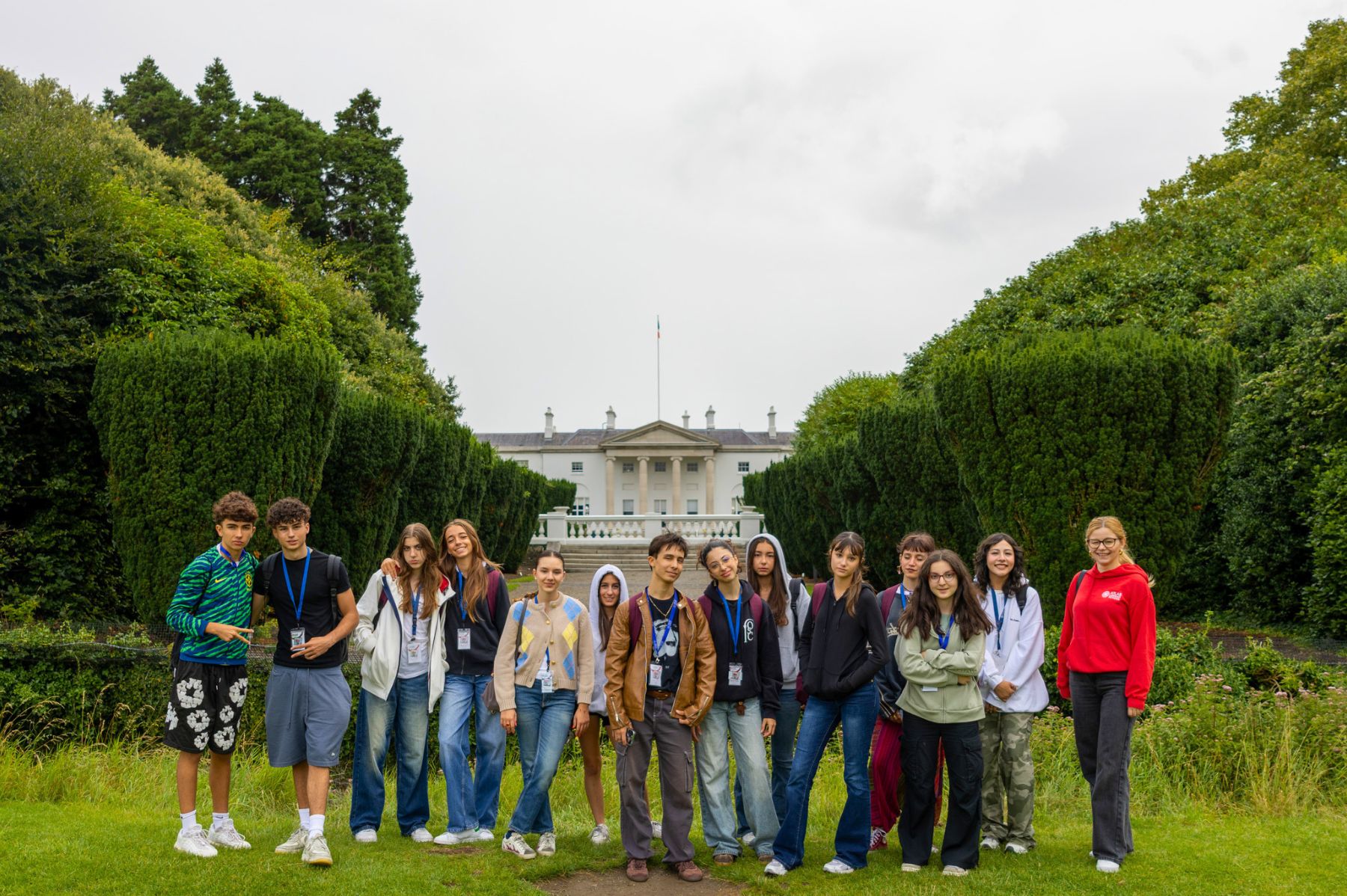 Grupo de jóvenes adultos en Phoenix Park, Dublín